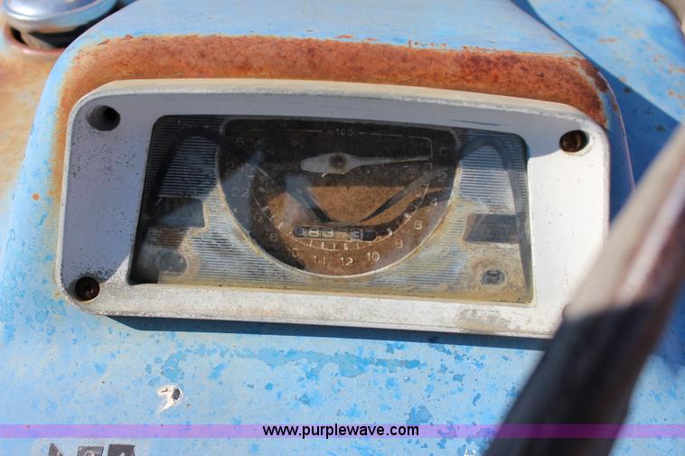 image for item I1660 Ford tractor