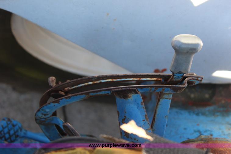 image for item I1660 Ford tractor