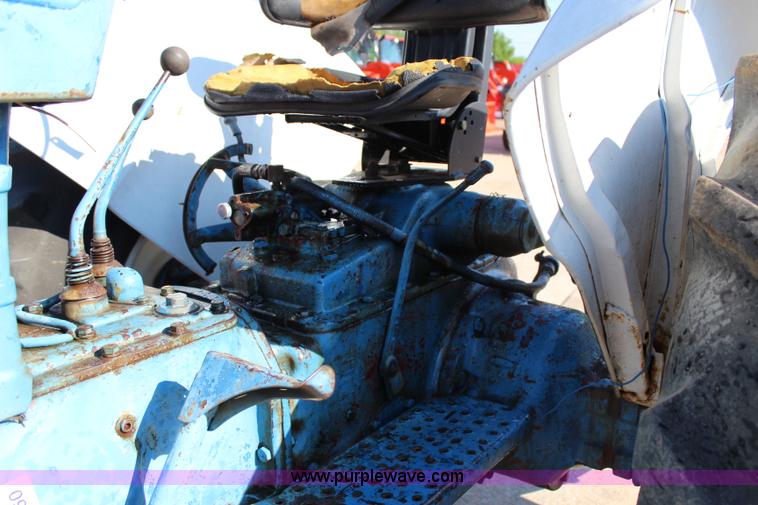 image for item I1660 Ford tractor