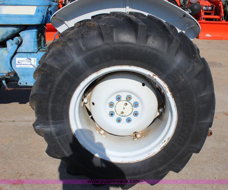 image for item I1660 Ford tractor
