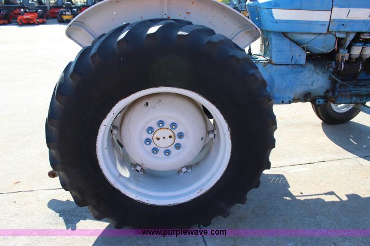 image for item I1660 Ford tractor