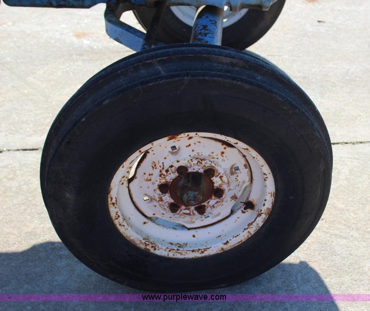 image for item I1660 Ford tractor