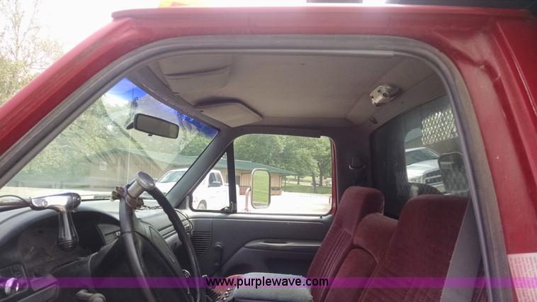 image for item I4523 1994 Ford F450 Super Duty dump truck