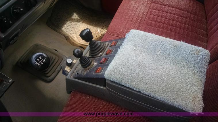 image for item I4523 1994 Ford F450 Super Duty dump truck