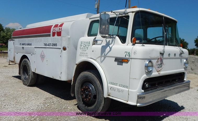 image for item J3878 1984 Ford C7000 Fuel truck