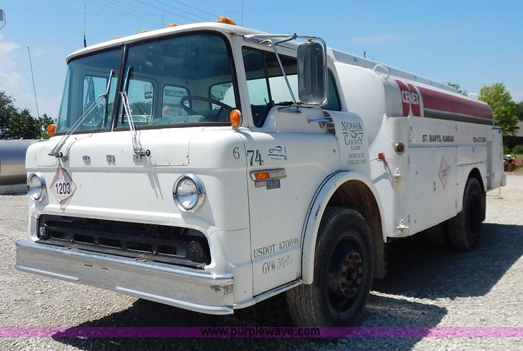 image for item J3878 1984 Ford C7000 Fuel truck