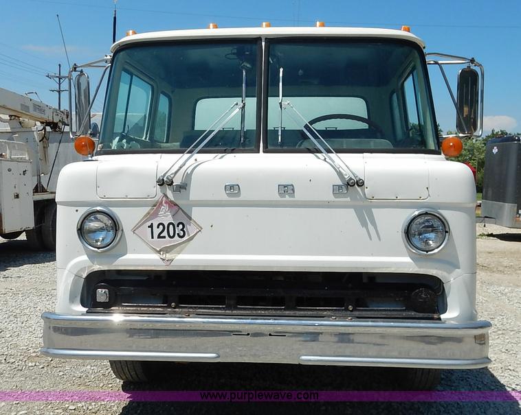 image for item J3878 1984 Ford C7000 Fuel truck