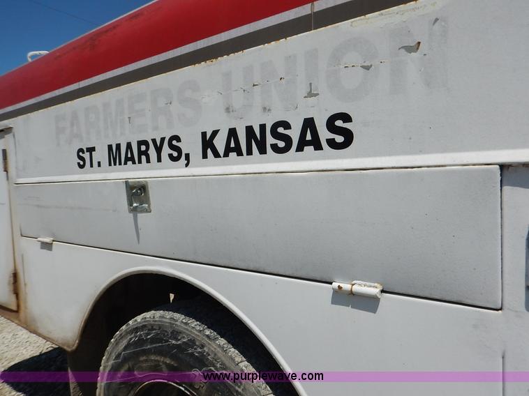 image for item J3878 1984 Ford C7000 Fuel truck