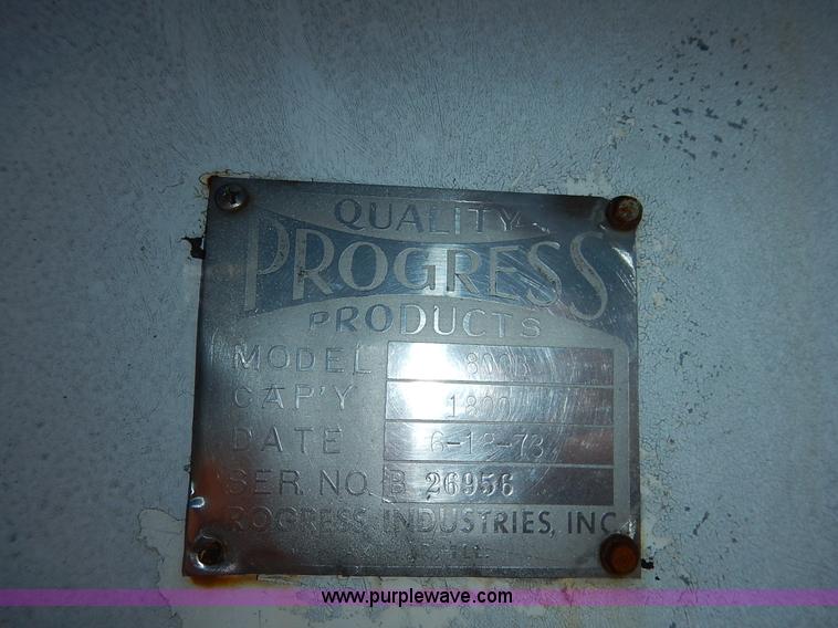 image for item J3878 1984 Ford C7000 Fuel truck