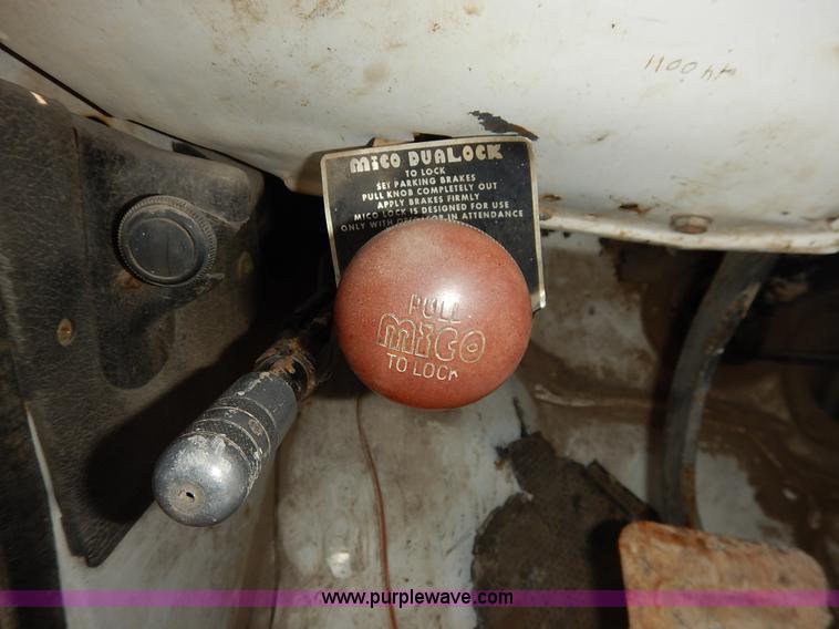 image for item J3879 1983 Chevrolet Kodiak derrick digger truck