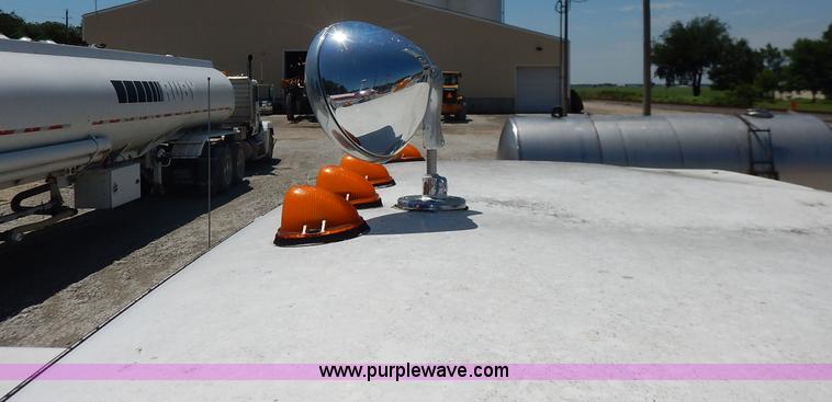 image for item J3879 1983 Chevrolet Kodiak derrick digger truck