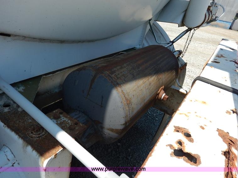 image for item J3880 1974 Seneca Custom tanker trailer