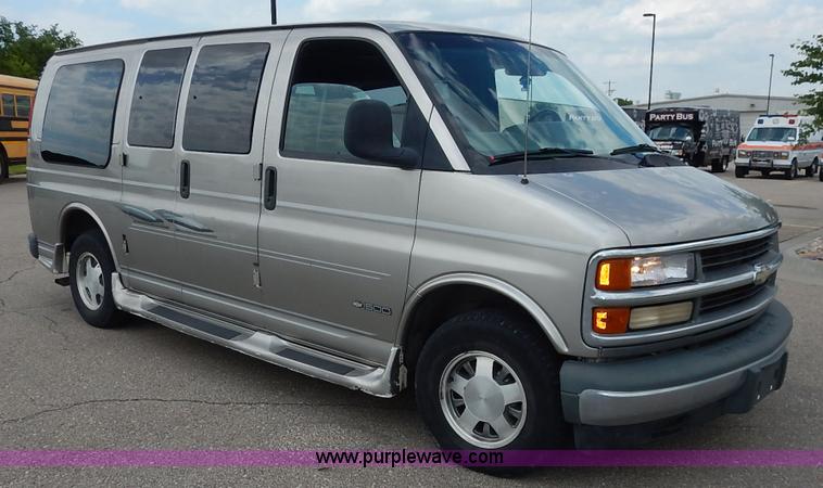 image for item J3889 1999 Chevrolet Express 1500 van