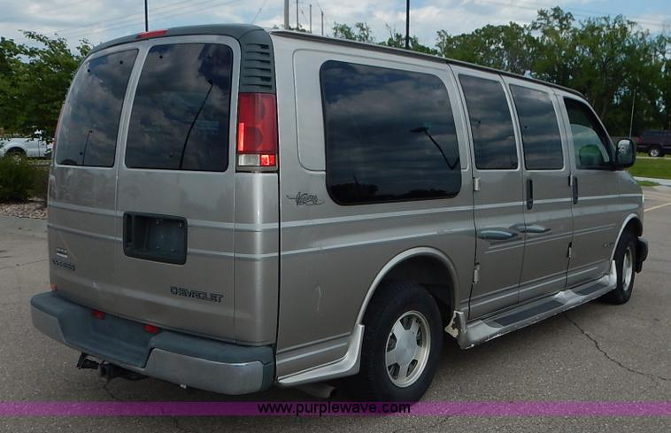 image for item J3889 1999 Chevrolet Express 1500 van