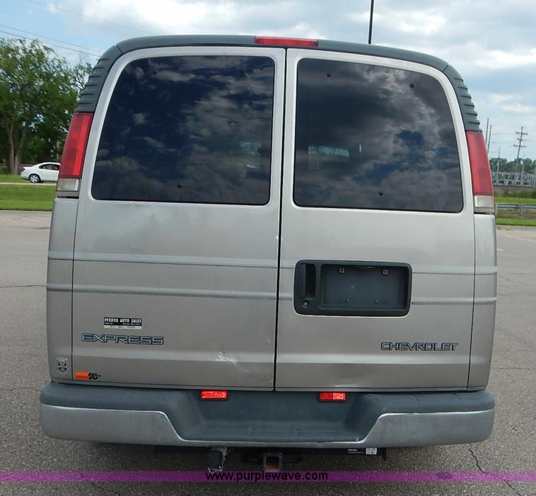 image for item J3889 1999 Chevrolet Express 1500 van
