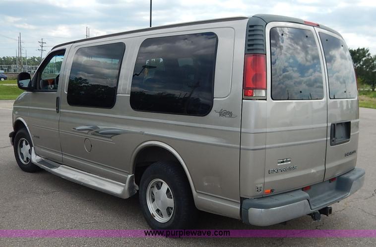 image for item J3889 1999 Chevrolet Express 1500 van