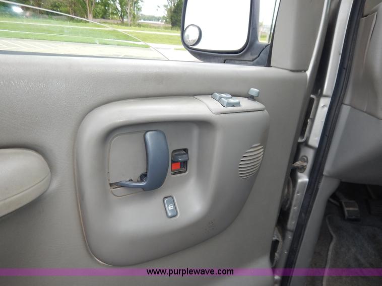 image for item J3889 1999 Chevrolet Express 1500 van