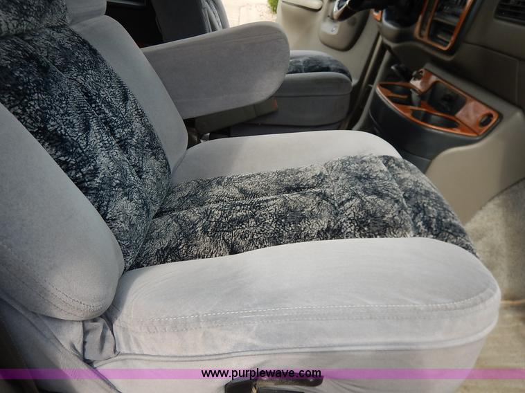 image for item J3889 1999 Chevrolet Express 1500 van