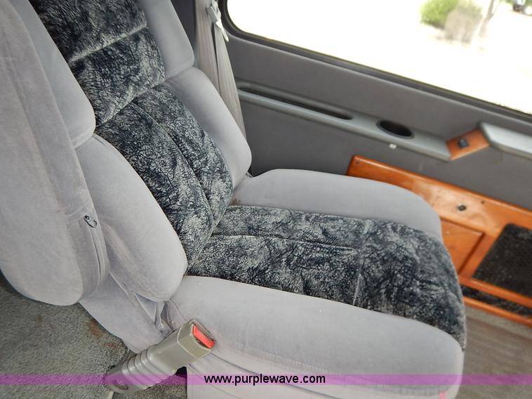 image for item J3889 1999 Chevrolet Express 1500 van