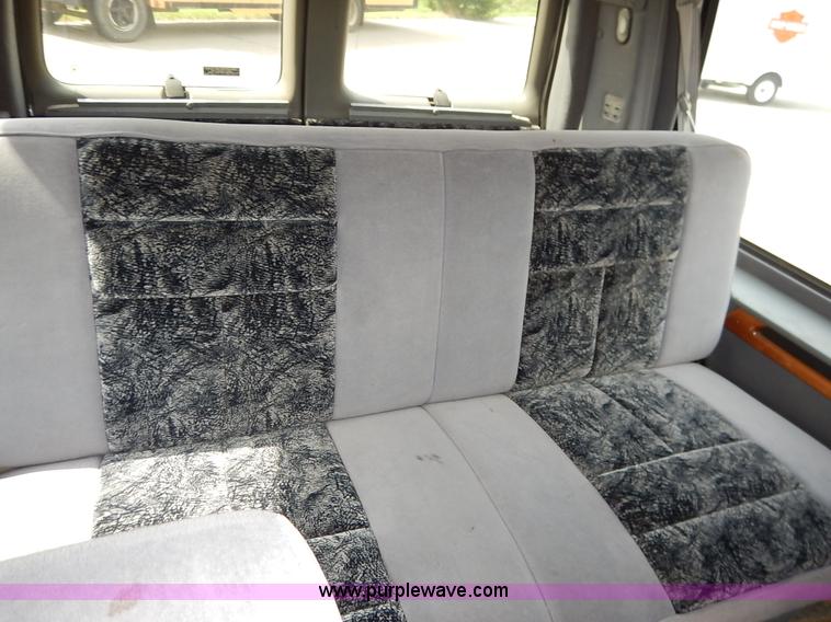image for item J3889 1999 Chevrolet Express 1500 van