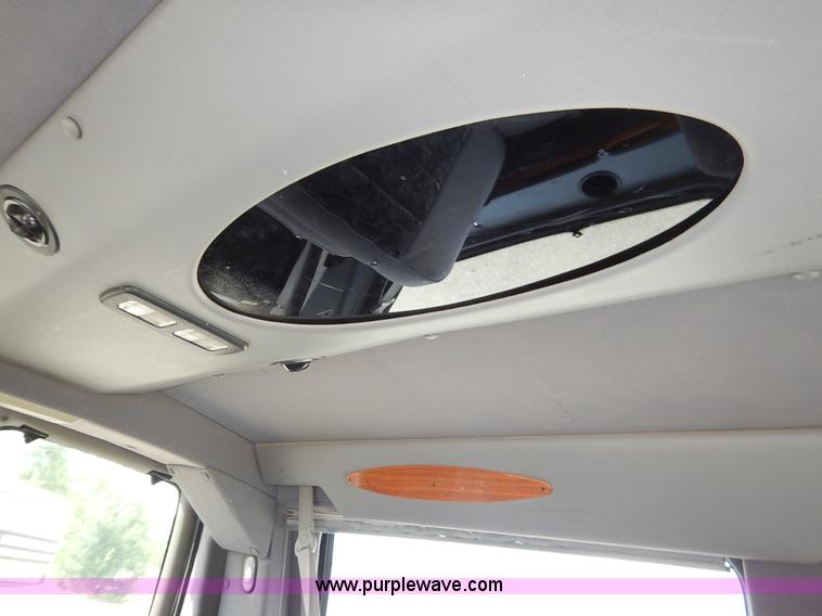 image for item J3889 1999 Chevrolet Express 1500 van