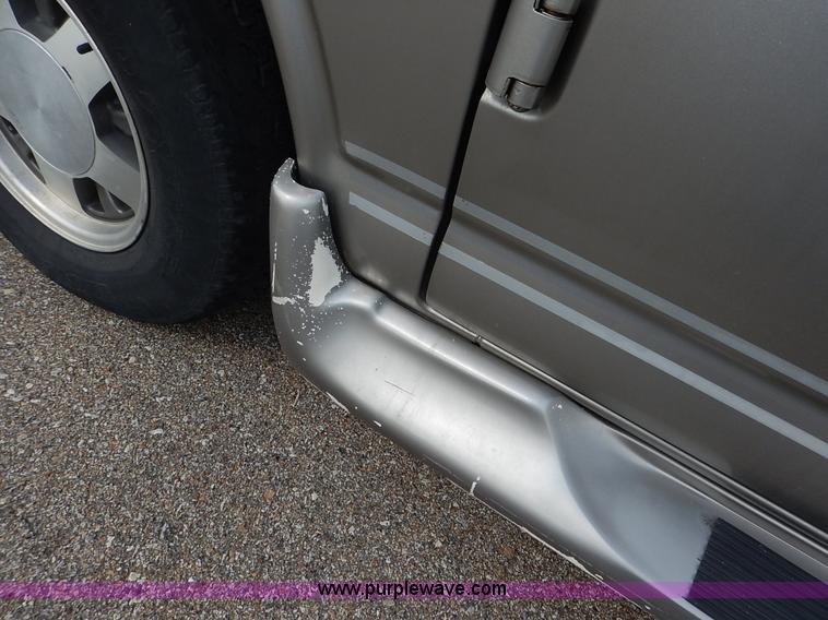 image for item J3889 1999 Chevrolet Express 1500 van