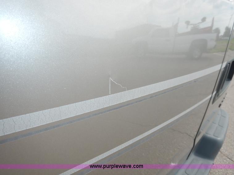 image for item J3889 1999 Chevrolet Express 1500 van