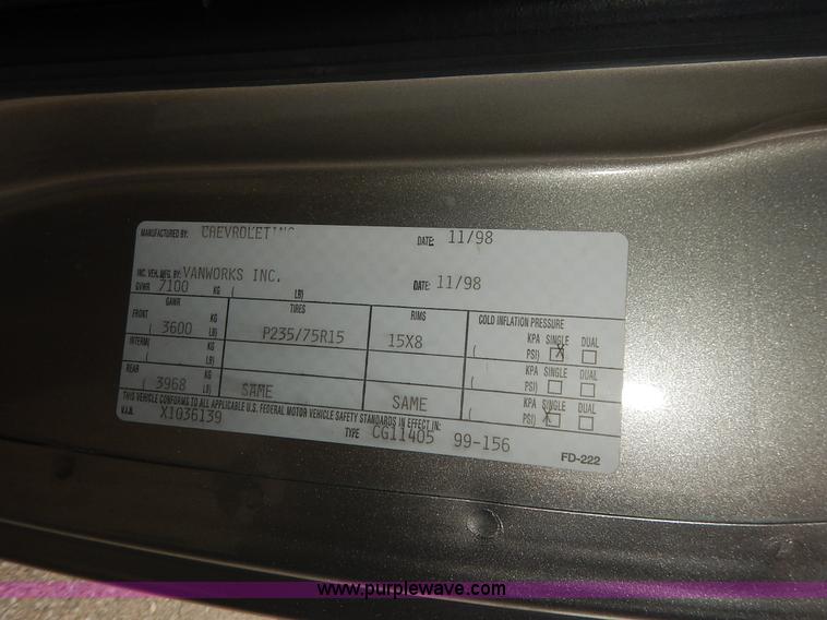 image for item J3889 1999 Chevrolet Express 1500 van