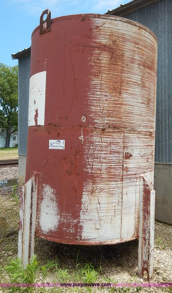 image for item J3890 Approximately 1,100 gallon liquid herbicide tank with stand