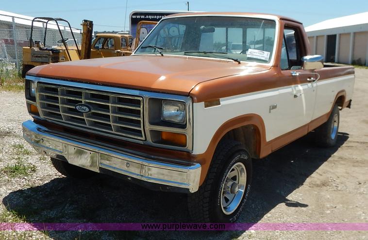image for item J3912 1982 Ford F150 pickup truck