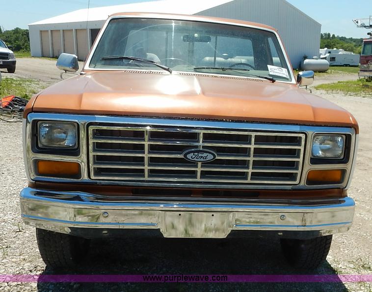 image for item J3912 1982 Ford F150 pickup truck