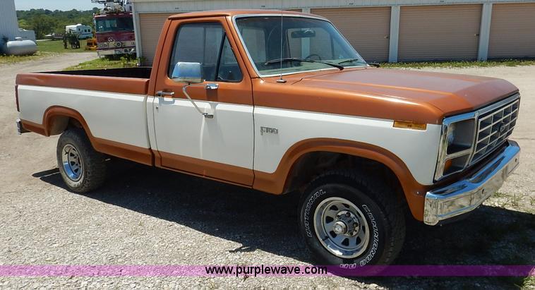 image for item J3912 1982 Ford F150 pickup truck