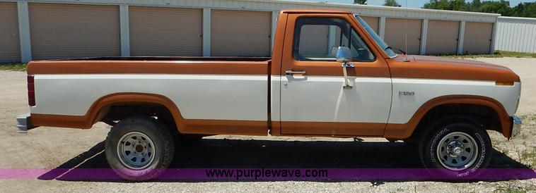 image for item J3912 1982 Ford F150 pickup truck
