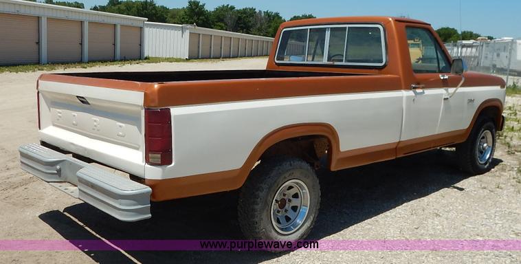 image for item J3912 1982 Ford F150 pickup truck