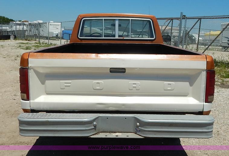 image for item J3912 1982 Ford F150 pickup truck