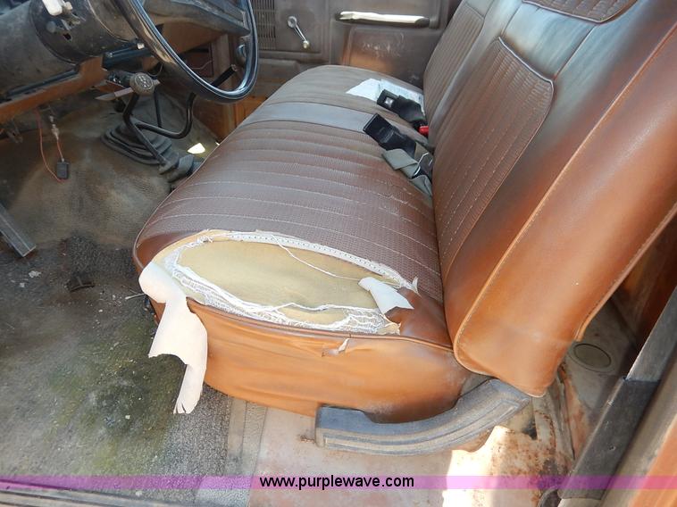 image for item J3912 1982 Ford F150 pickup truck