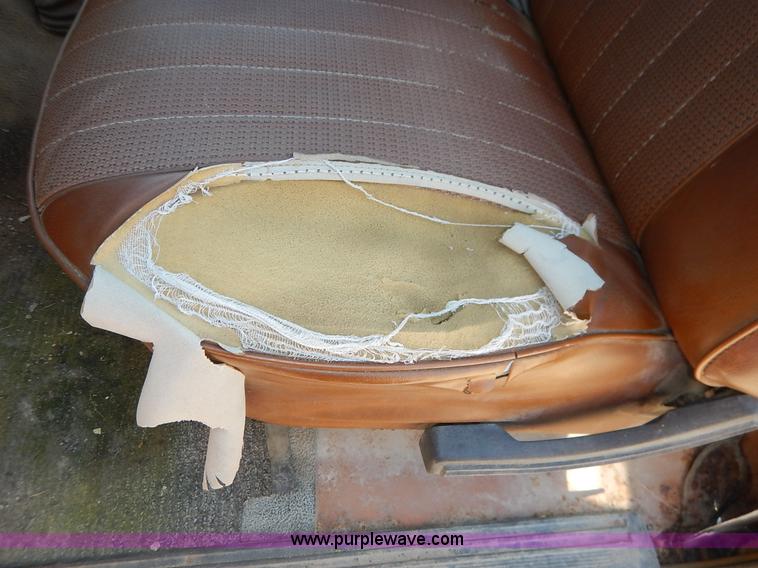 image for item J3912 1982 Ford F150 pickup truck