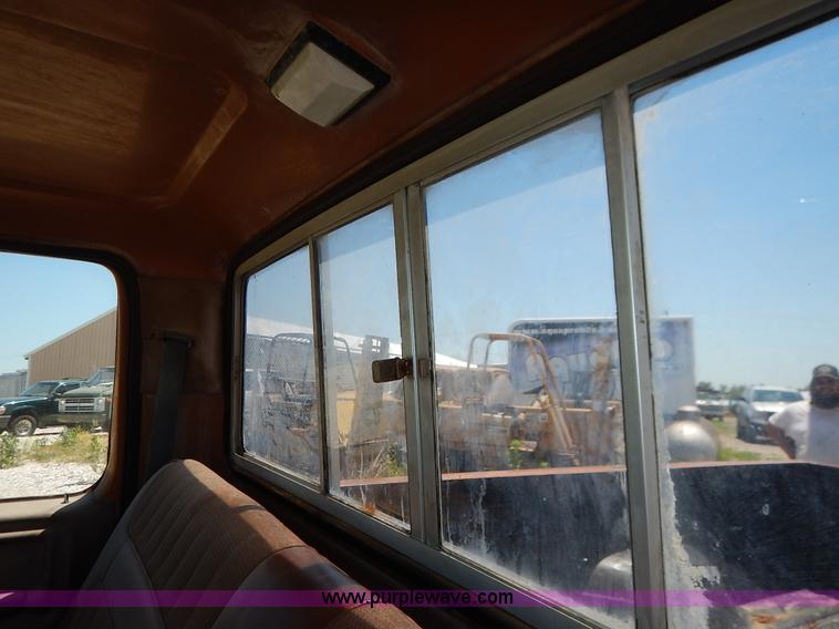 image for item J3912 1982 Ford F150 pickup truck