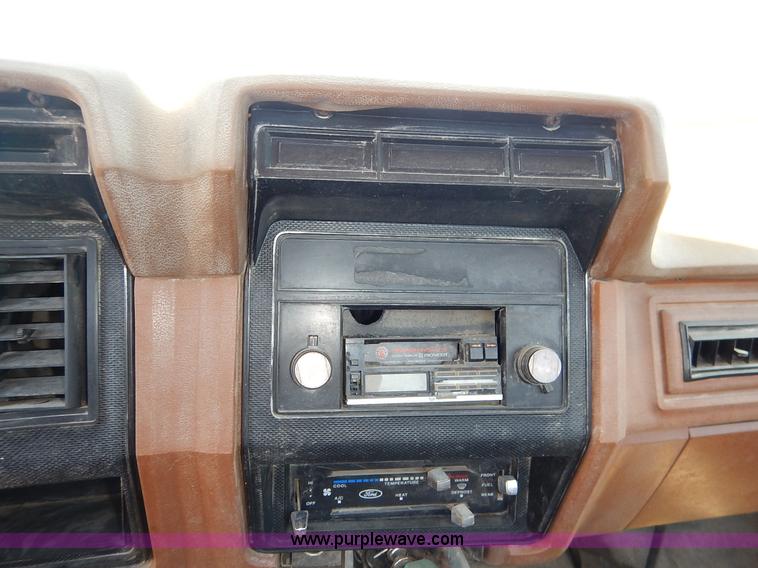 image for item J3912 1982 Ford F150 pickup truck