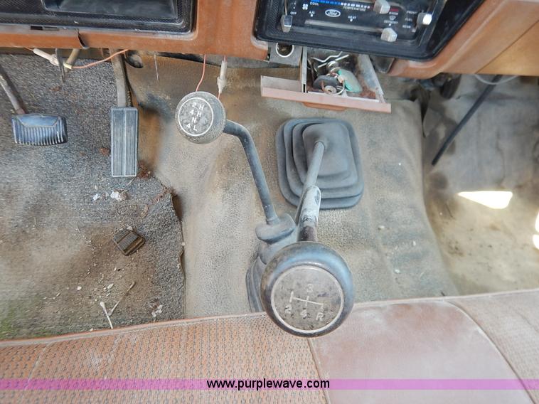 image for item J3912 1982 Ford F150 pickup truck