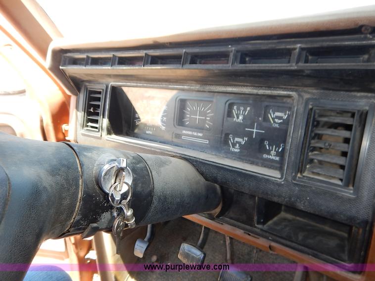 image for item J3912 1982 Ford F150 pickup truck