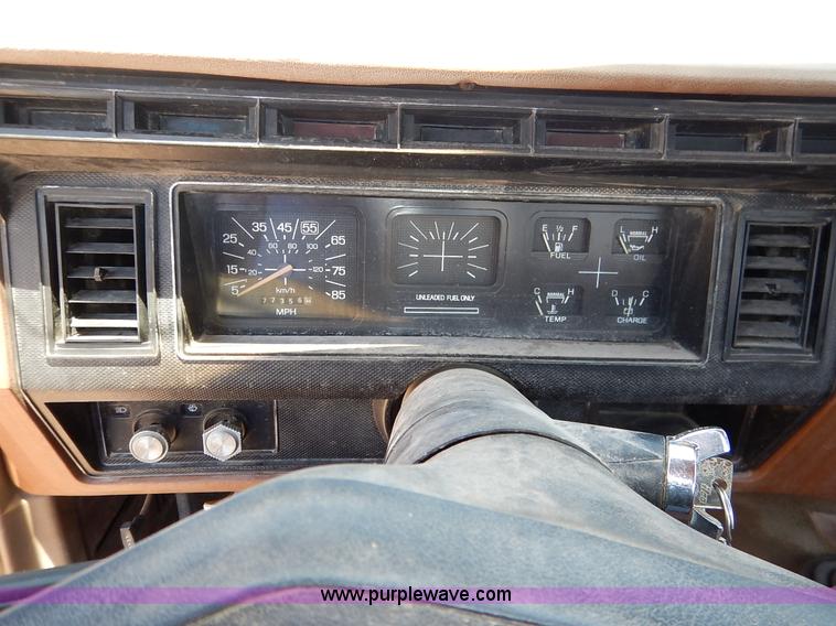 image for item J3912 1982 Ford F150 pickup truck