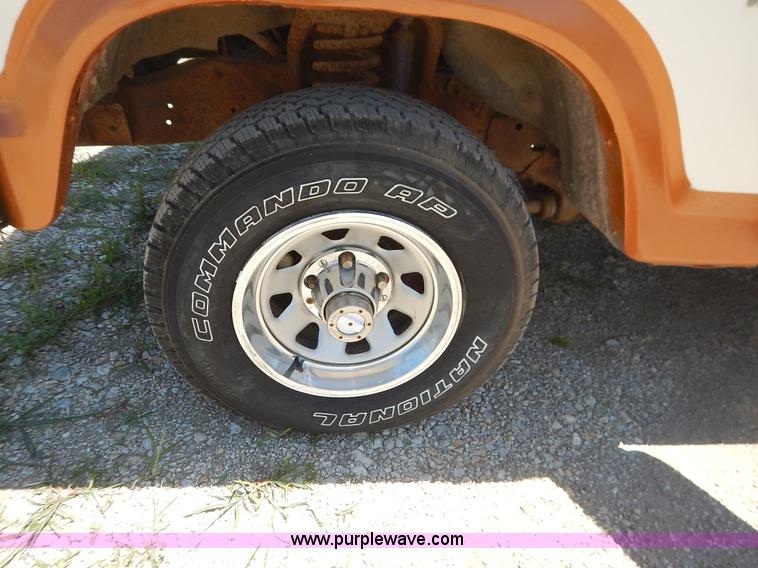 image for item J3912 1982 Ford F150 pickup truck