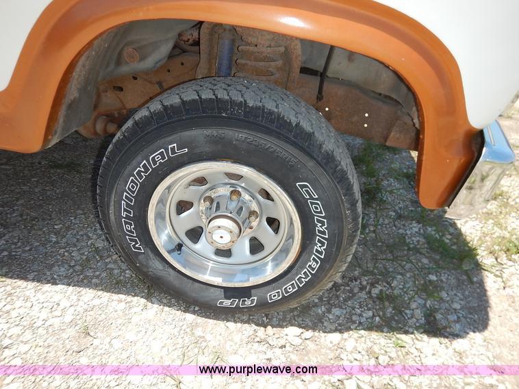 image for item J3912 1982 Ford F150 pickup truck