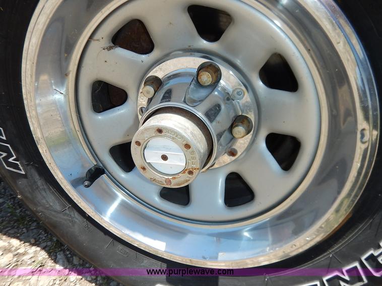 image for item J3912 1982 Ford F150 pickup truck