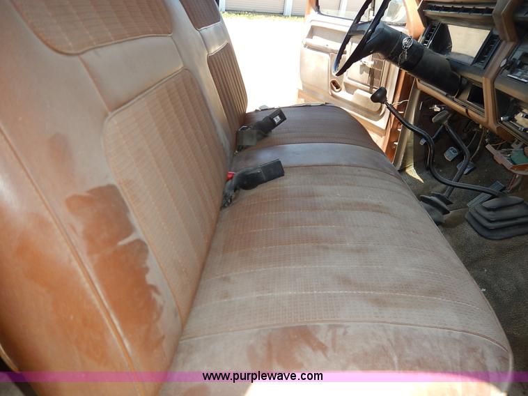 image for item J3912 1982 Ford F150 pickup truck