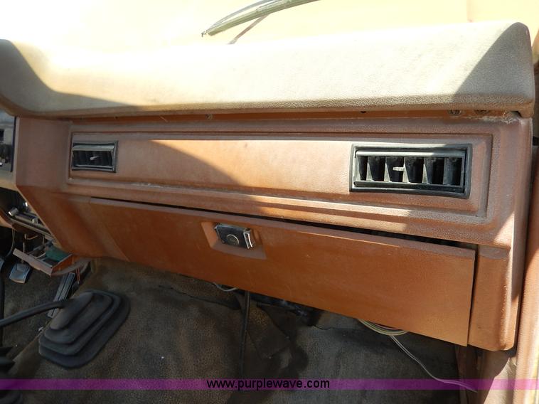 image for item J3912 1982 Ford F150 pickup truck