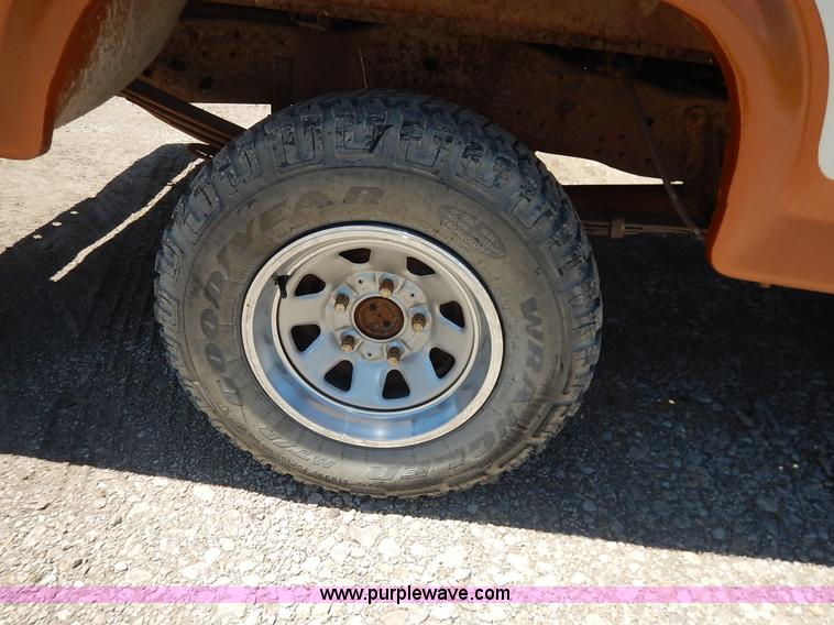 image for item J3912 1982 Ford F150 pickup truck