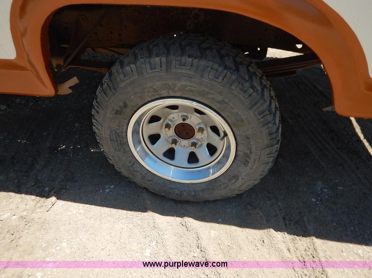 image for item J3912 1982 Ford F150 pickup truck