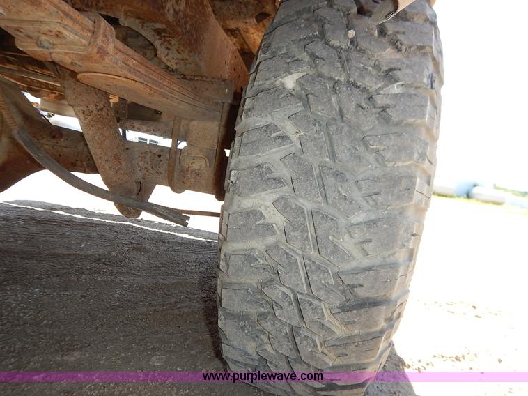 image for item J3912 1982 Ford F150 pickup truck